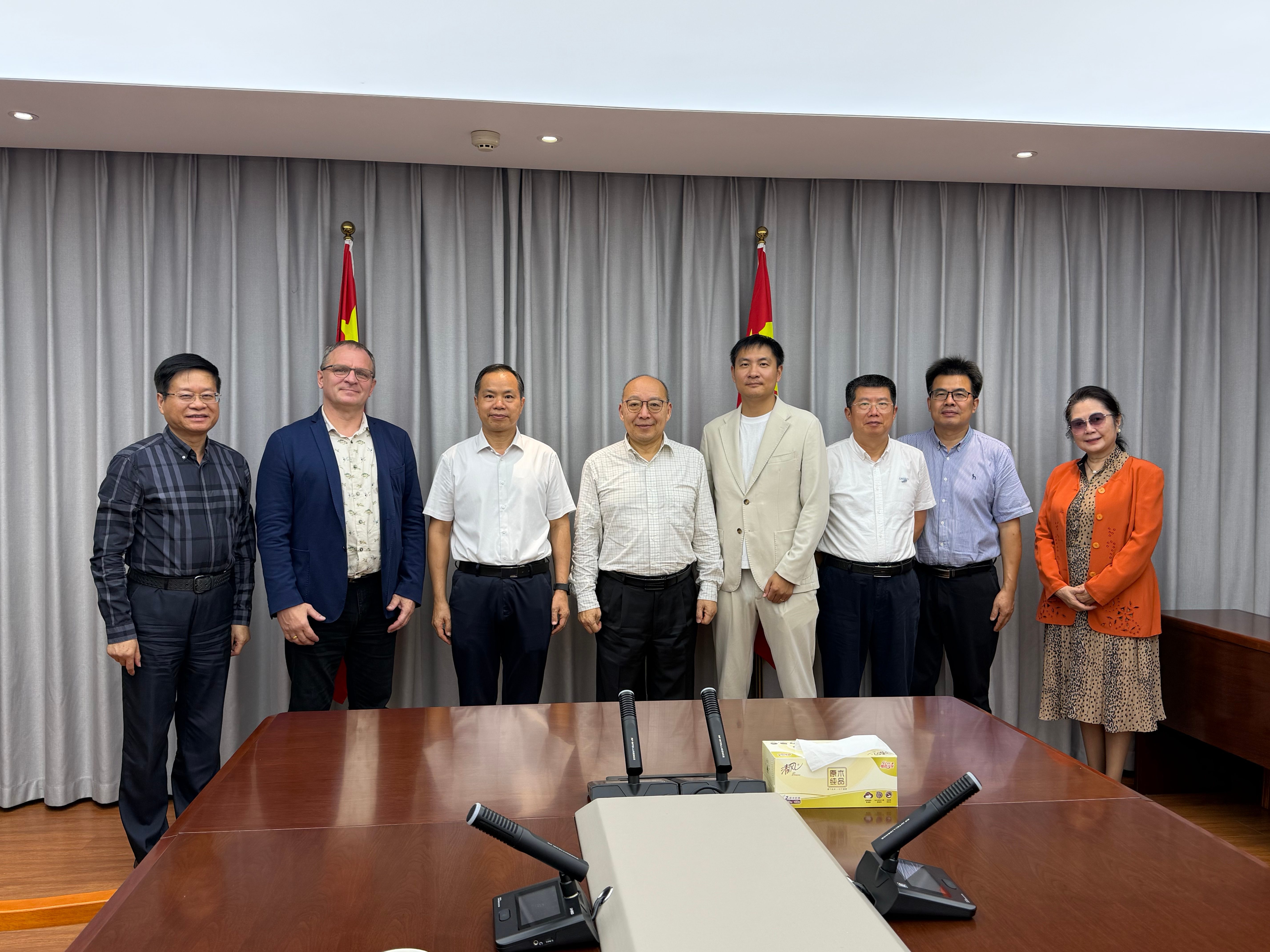 江苏省科协党组书记赵建国会晤德国TissUse创始人马克斯博士